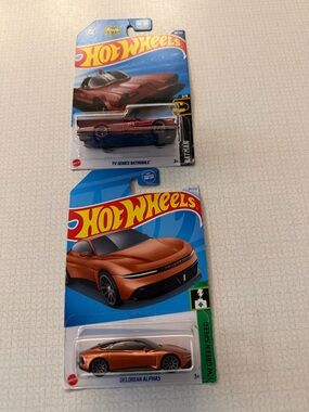 Mattel Hot Wheels Orange and Red Die-Cast Car Lot of 2 Batmobile & Delorean